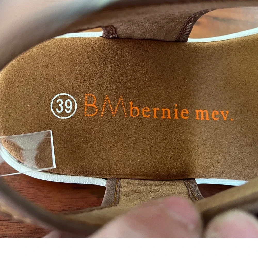 Bernie Mev New York Tan Woven Platform Sandals Womens Size 39/8‎ Hook Loop Strap